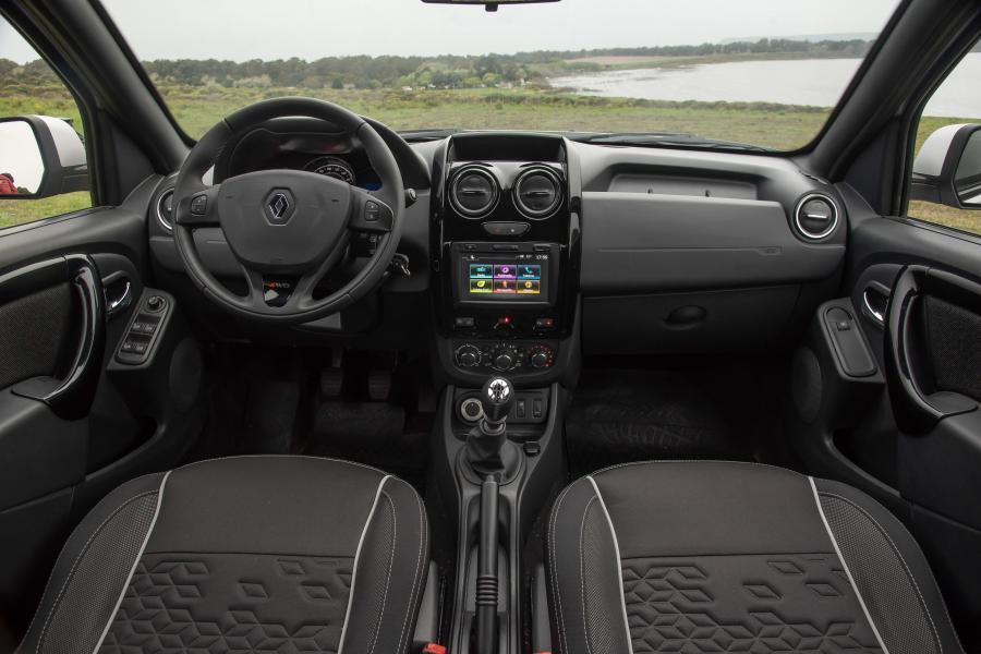 Торпедо Renault Duster Oroch Dynamique 2.0 4x4 2018 года  (фото 7 из 40)